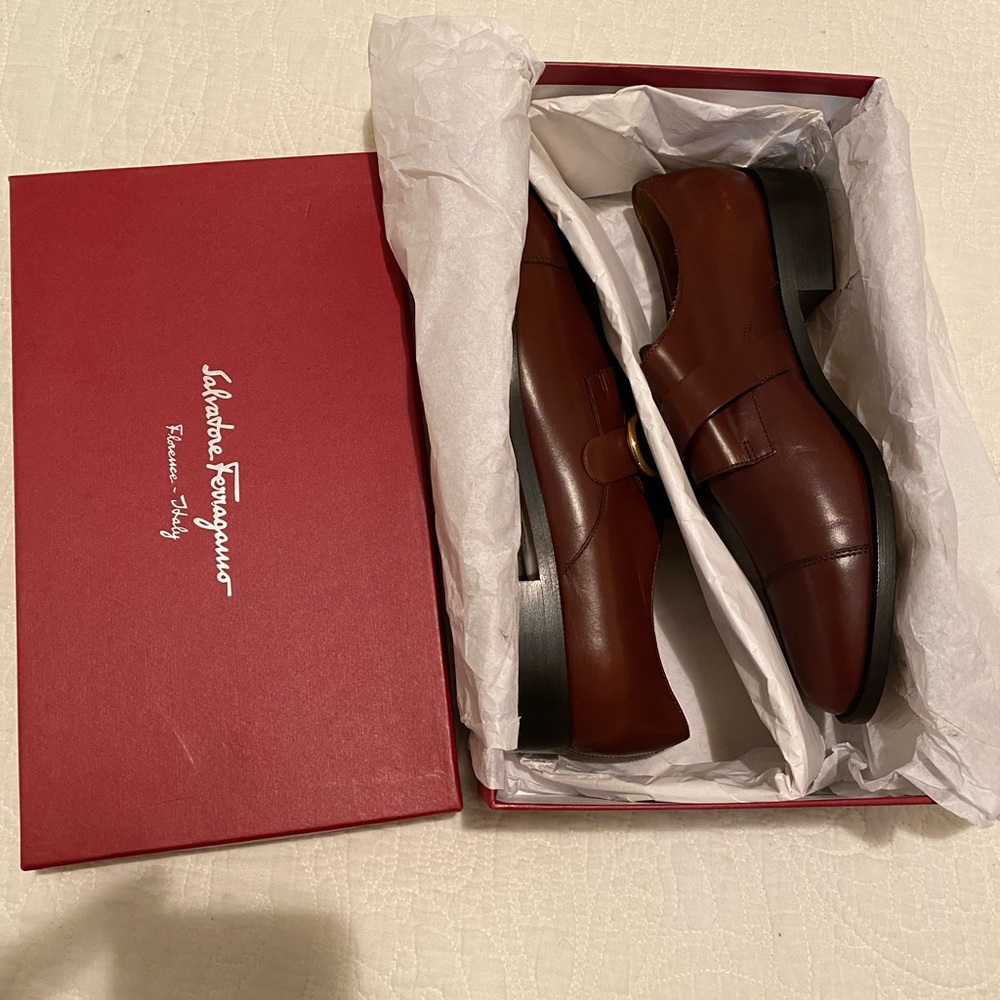 Salvatore ferragamo womens shoes size 9.5 b